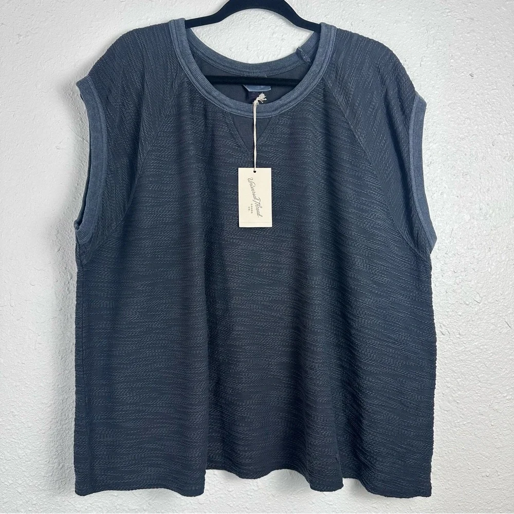 ⭐️Universal Thread Muscle Tee - Picture 1 of 7